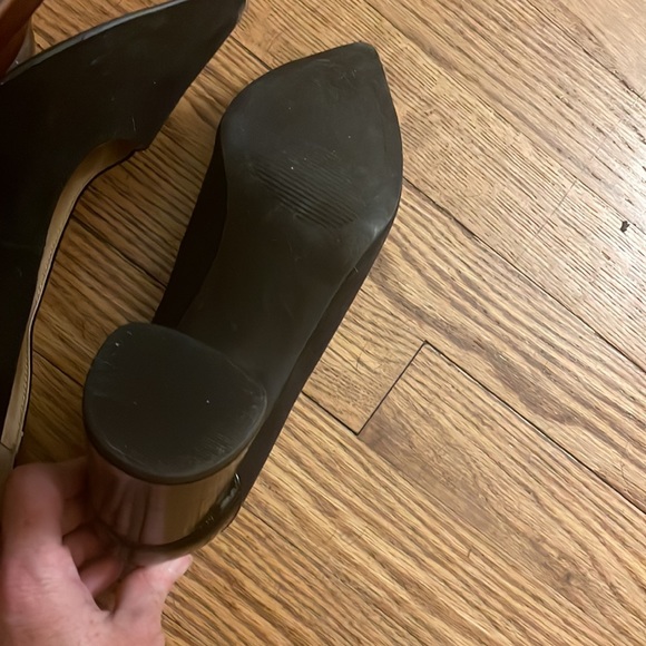 Ann Taylor black suede/patent dress heels 7M - Picture 4 of 4